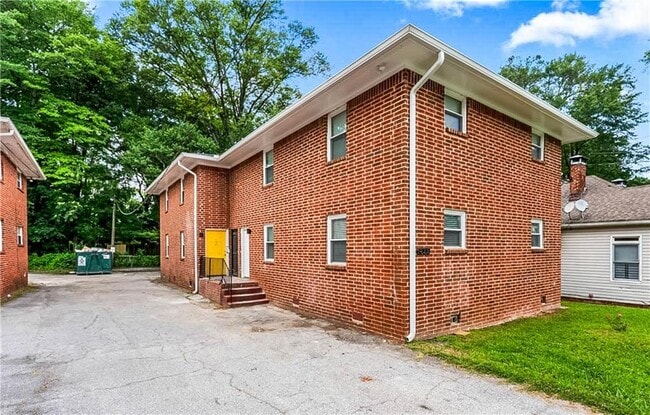 Building Photo - 425 Holderness St SW