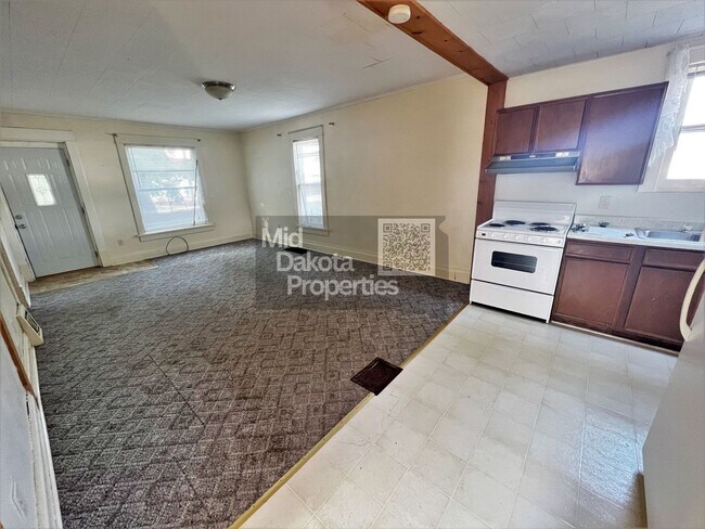 Foto del edificio - 1200 E 3rd-2 Bedroom house