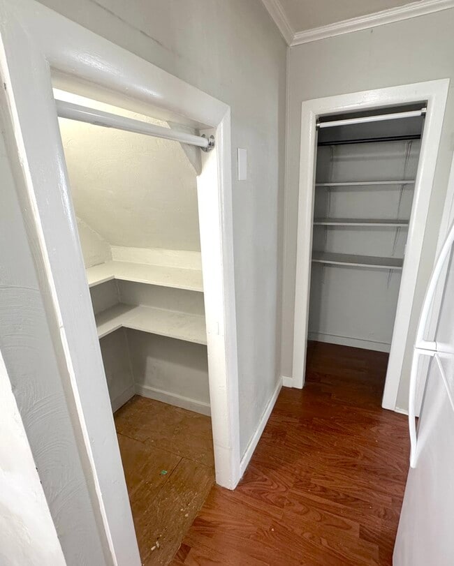 Building Photo - 104 Cushing St