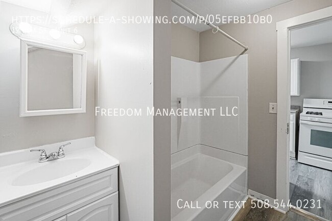 Building Photo - 12 Elm St