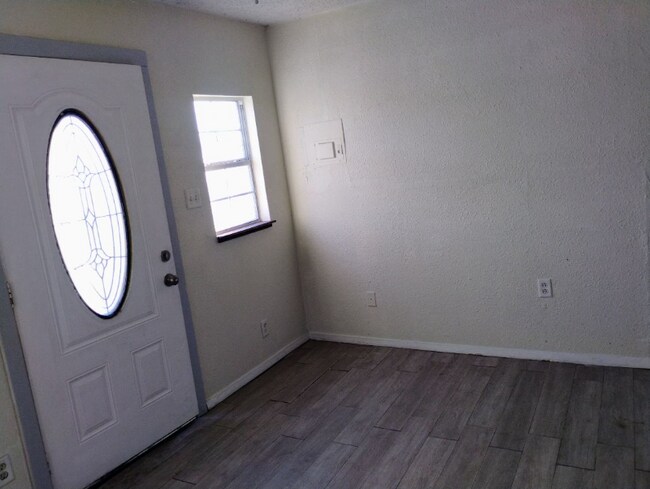 Building Photo - 1311 Sanco St