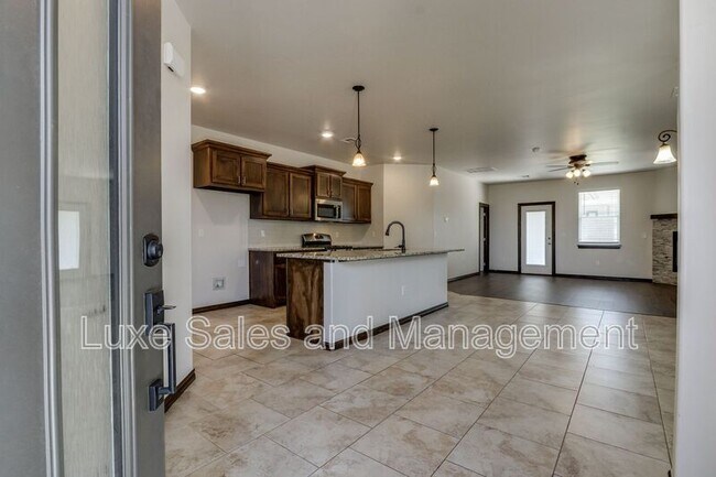 Building Photo - 2200 Alta Vista Ln