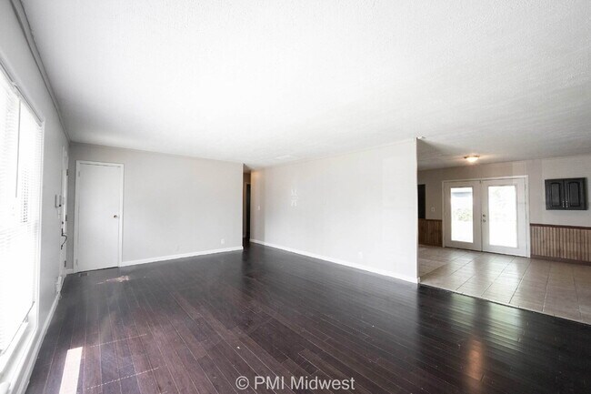 Building Photo - 3926 Malibu Dr