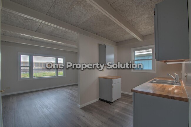 Foto del edificio - 1327 Logan St