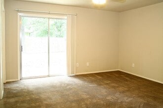 Building Photo - 9 Wolfhound Ln