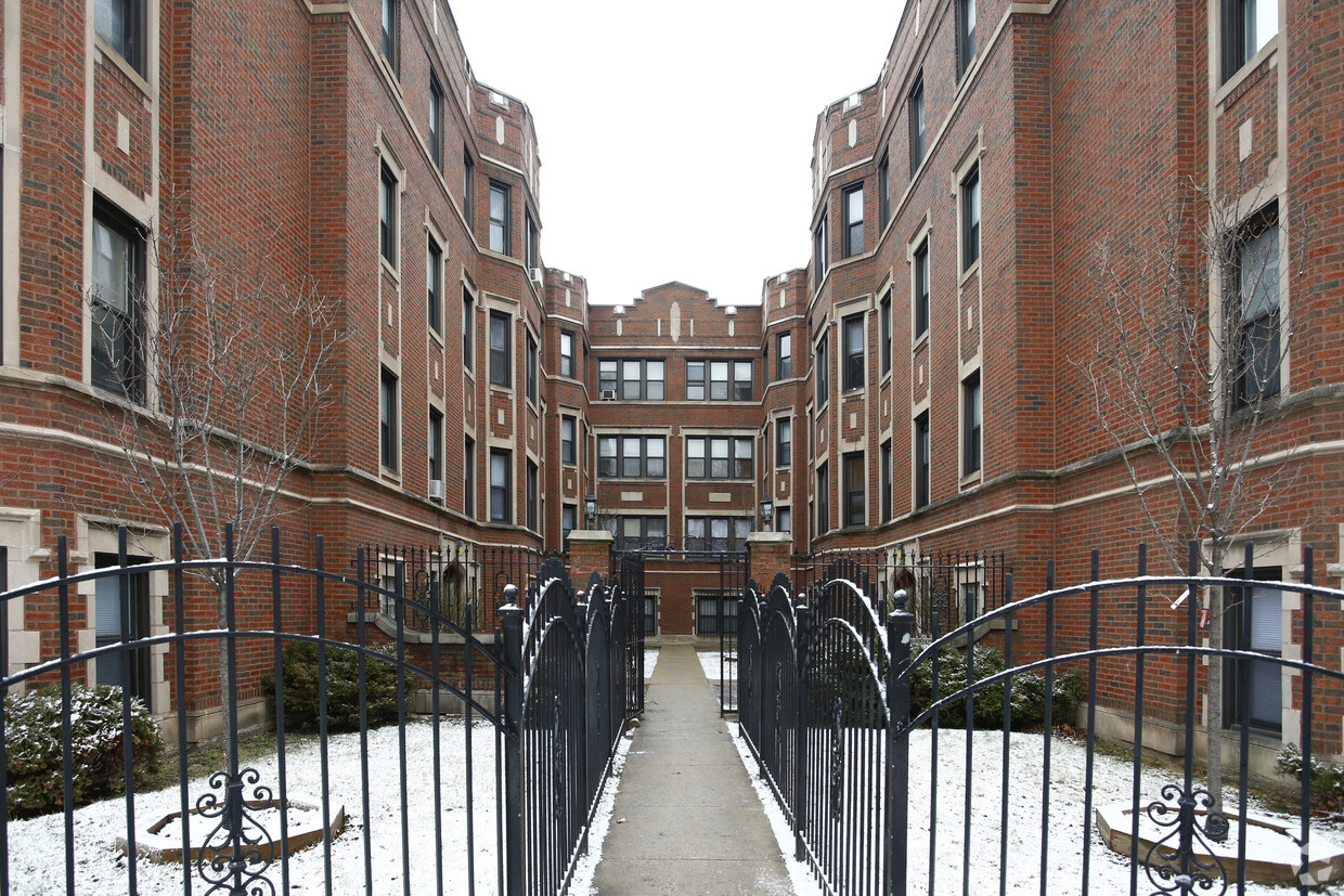 Building Photo - 8017 S Ingleside Ave