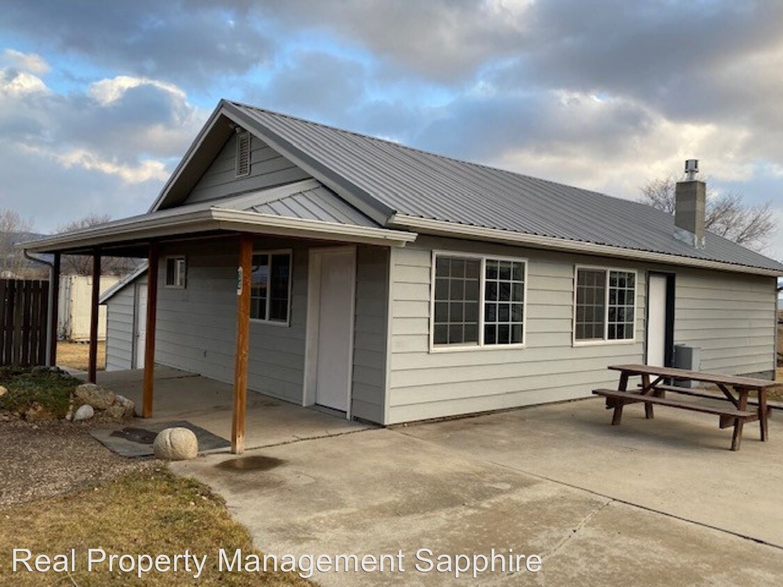 2 br, 1 bath House 34 Little Drawers Lane House Rental in Hamilton