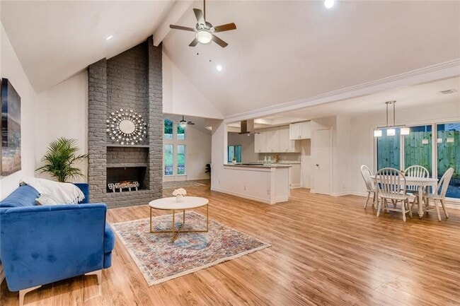 Foto del edificio - 11639 River Oaks Trail