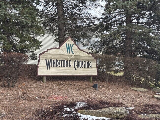 Foto del edificio - 924 Windstone Ct