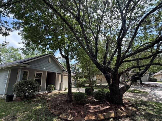 Building Photo - 10 Druids Glen Pl