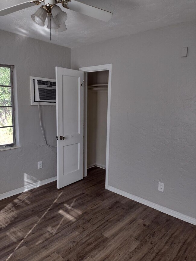 Foto del edificio - Newly Renovated, 2 Bedroom, 1 Bath ~ Gulfp...