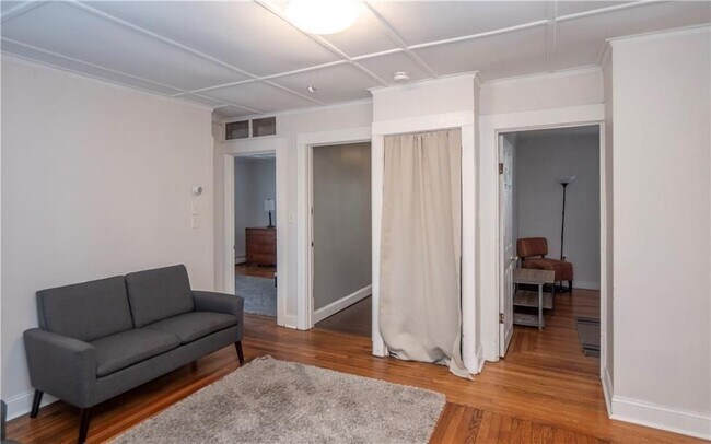 Building Photo - 11 Young St