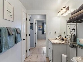 Building Photo - 13 Halili Ln