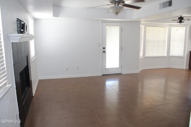 Building Photo - 12516 Twin Leaf Dr