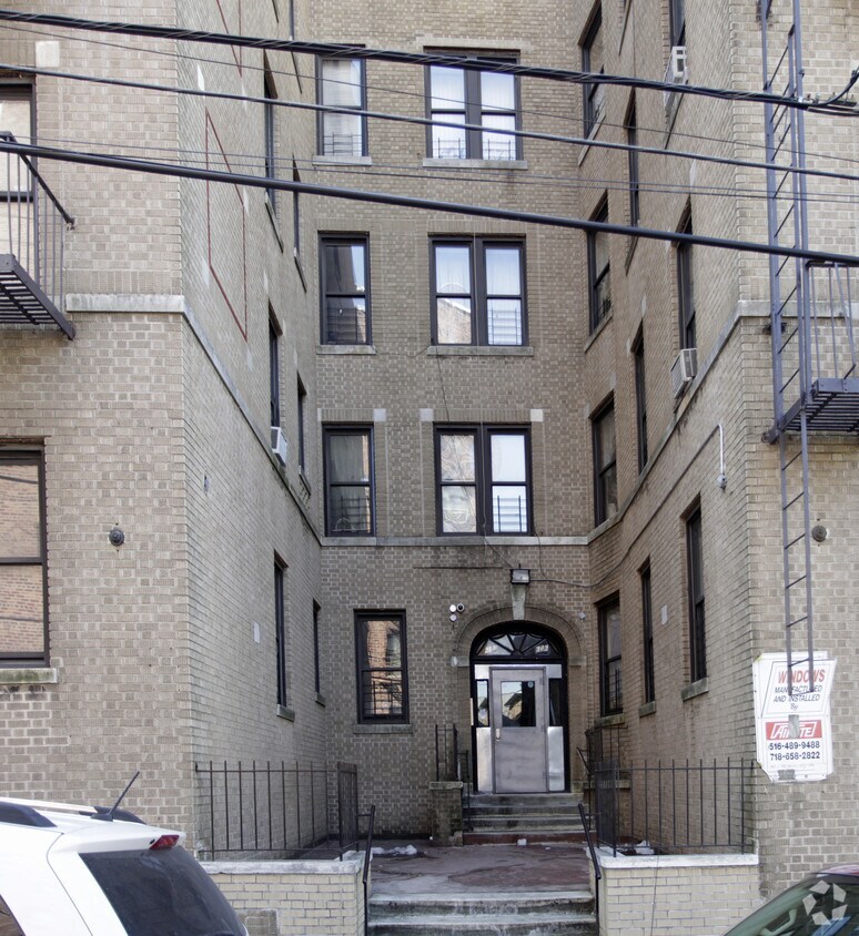 Building Photo - 636-638 E 231st