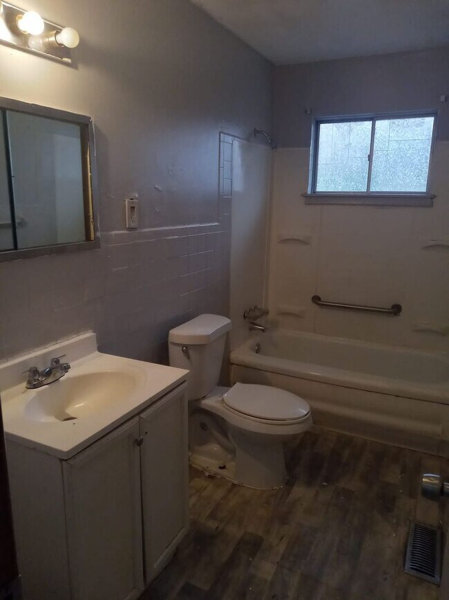 Foto del edificio - 4675 E 177th