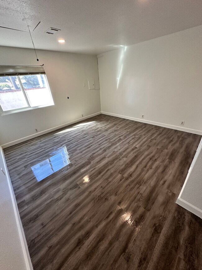 Foto del edificio - 836 N Amelia Ave