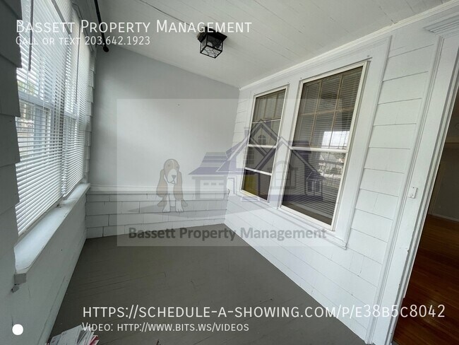 Foto del edificio - 26 Bradley Ave