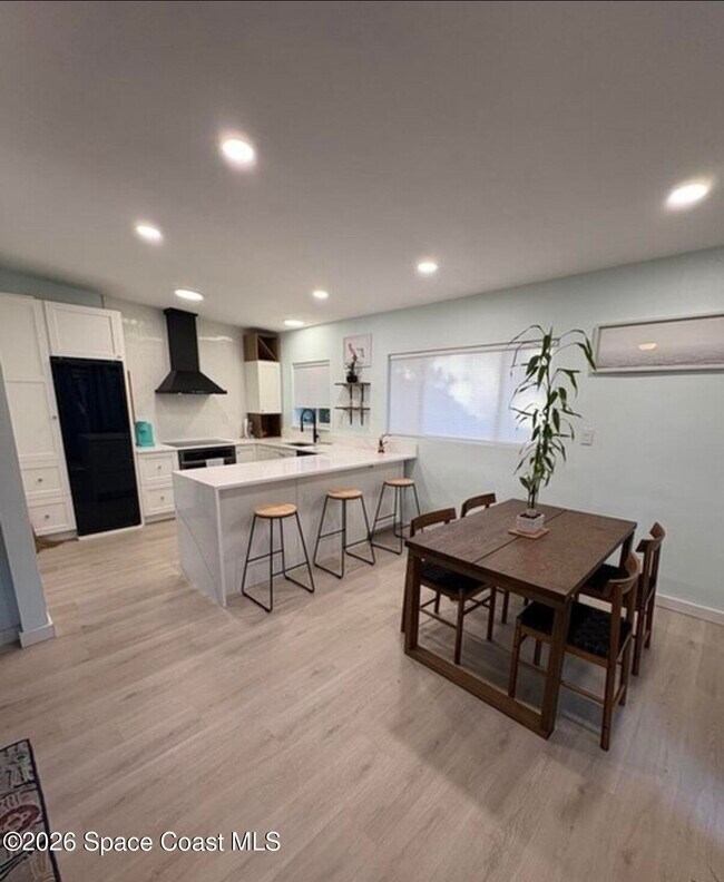 Foto del edificio - 7705 Poinsetta Ave