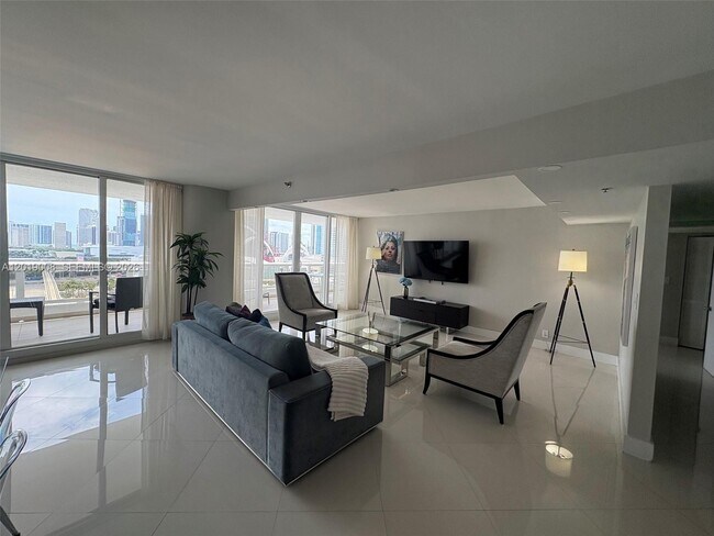 Foto del edificio - 1717 N Bayshore Dr