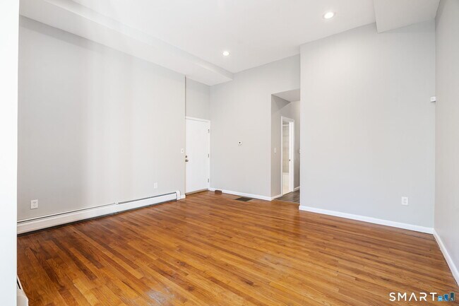 Building Photo - 300-302 Soundview Ave