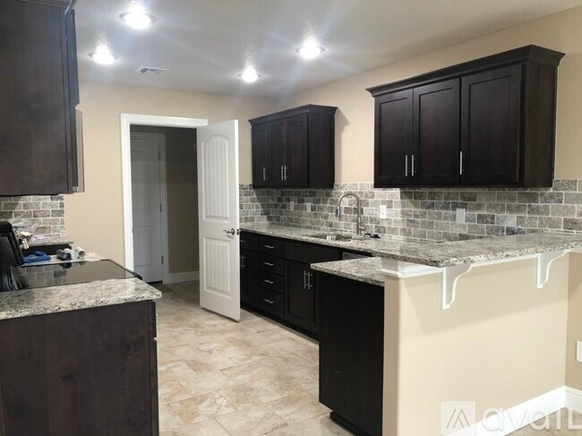 Building Photo - 2526 S Willard Ave