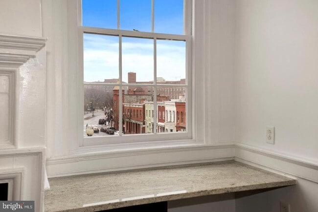 Building Photo - 1202 30th St NW
