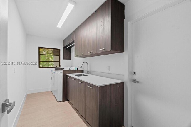 Building Photo - 5254 NW 94th Doral Pl