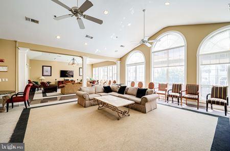 Foto del edificio - 4550 Strutfield Ln