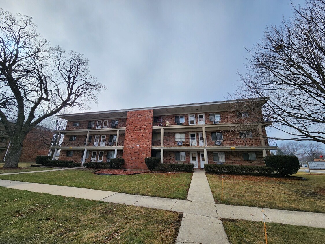 2104 Gabriel Ave Unit 8, Zion, IL 60099 Condo for Rent in Zion, IL
