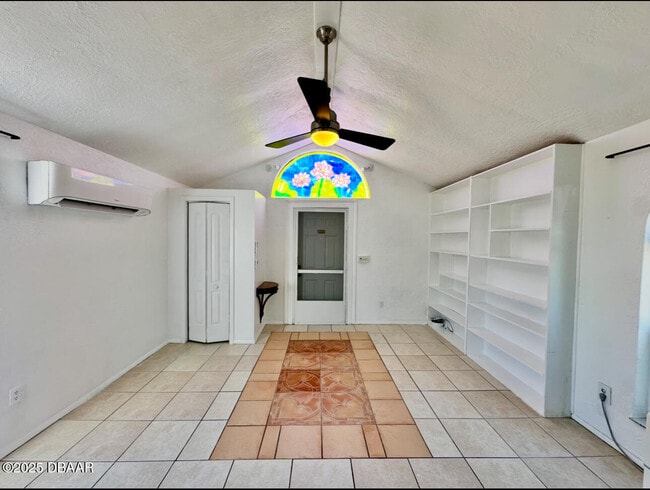 Building Photo - 1104 Jacaranda Ave