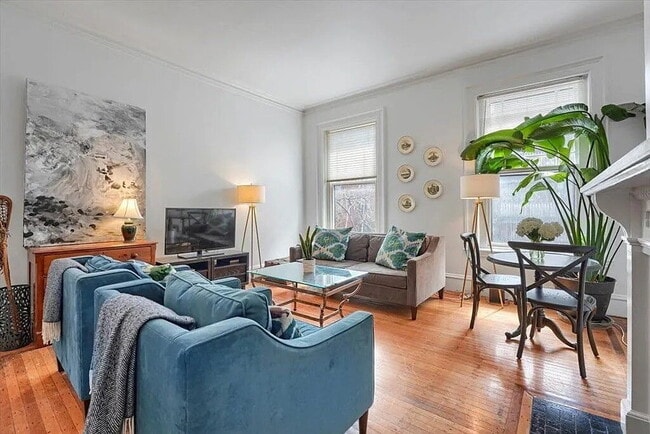 Building Photo - Comfortable and Spacious Rental Opportunity