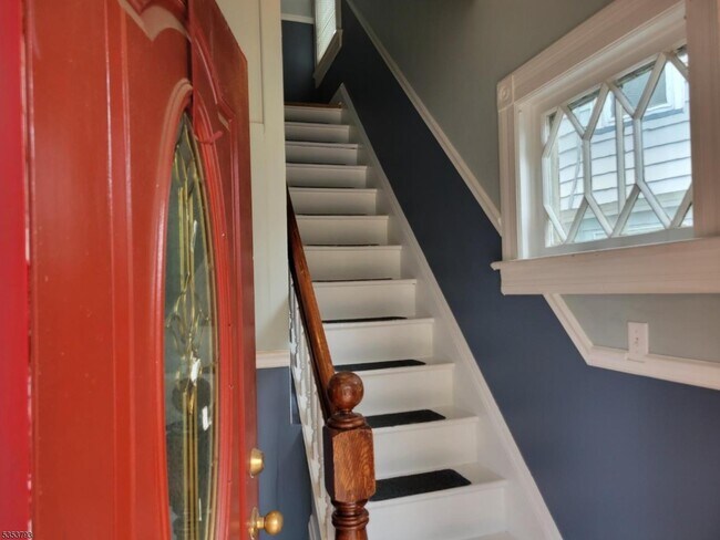 Building Photo - 115 Maolis Ave