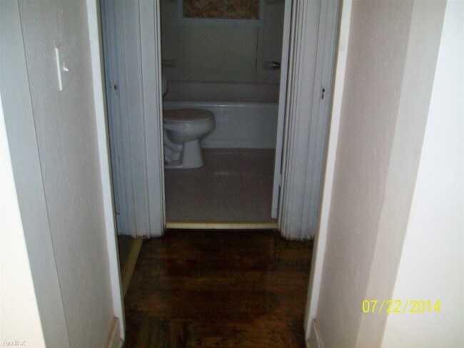 Building Photo - 2 br, 1 bath House - 2425 Mallery St