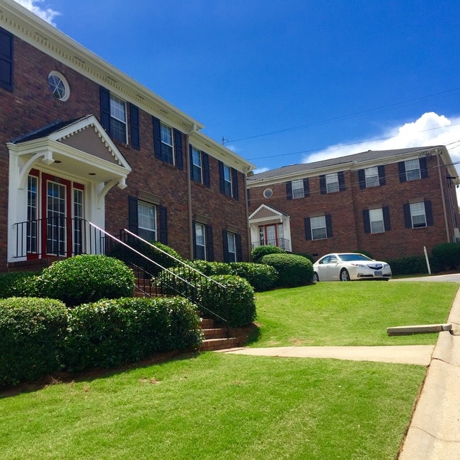 One Sovereign Place Apartments in Atlanta, GA