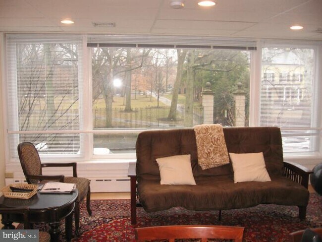 Building Photo - 84 Nassau St