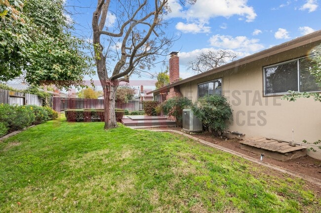 Building Photo - Amazing 3 bedroom, 2 bathroom home with lo...