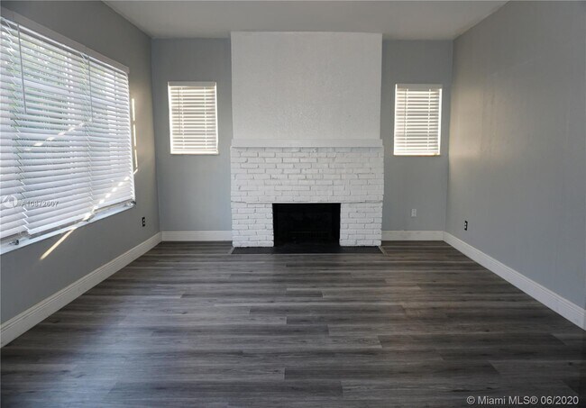 Foto del edificio - 327 SW 20th St