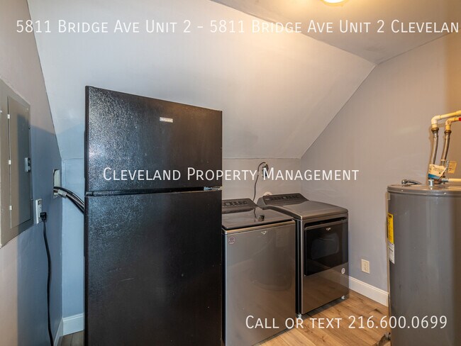 Foto del edificio - 5811 Bridge Ave