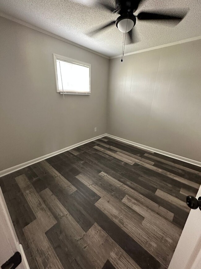 Foto del edificio - Newly Remodeled 2 Bedroom, 1 Bathroom Triplex