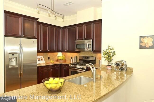 Building Photo - 2 br, 2 bath House - 1210 R St. NW #202