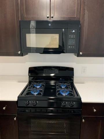 Foto del edificio - 5811 Grindstone Dr