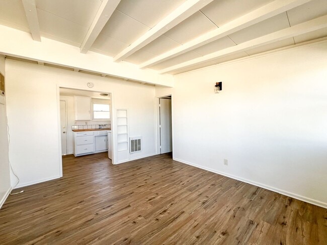 Building Photo - 6067 Abronia Ave