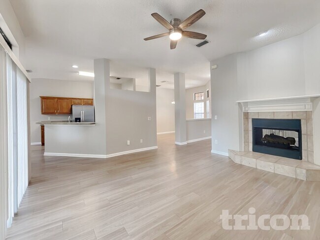 Foto del edificio - 5357 Whitecastle Ct