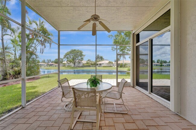 Building Photo - 2525 Bay Pointe Ct