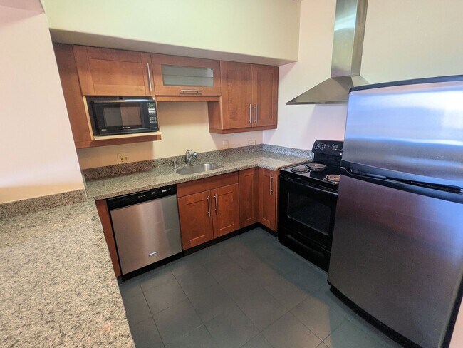 Foto del edificio - 6363 Christie Ave