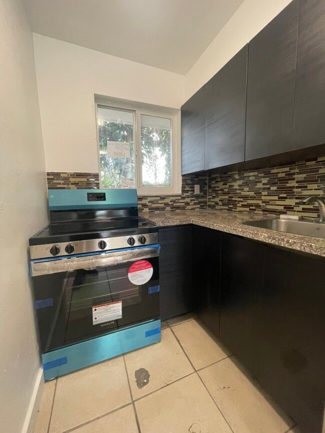 Building Photo - 512 NE 166th St