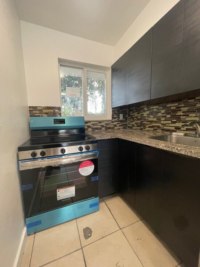 Foto del edificio - 512 NE 166th St