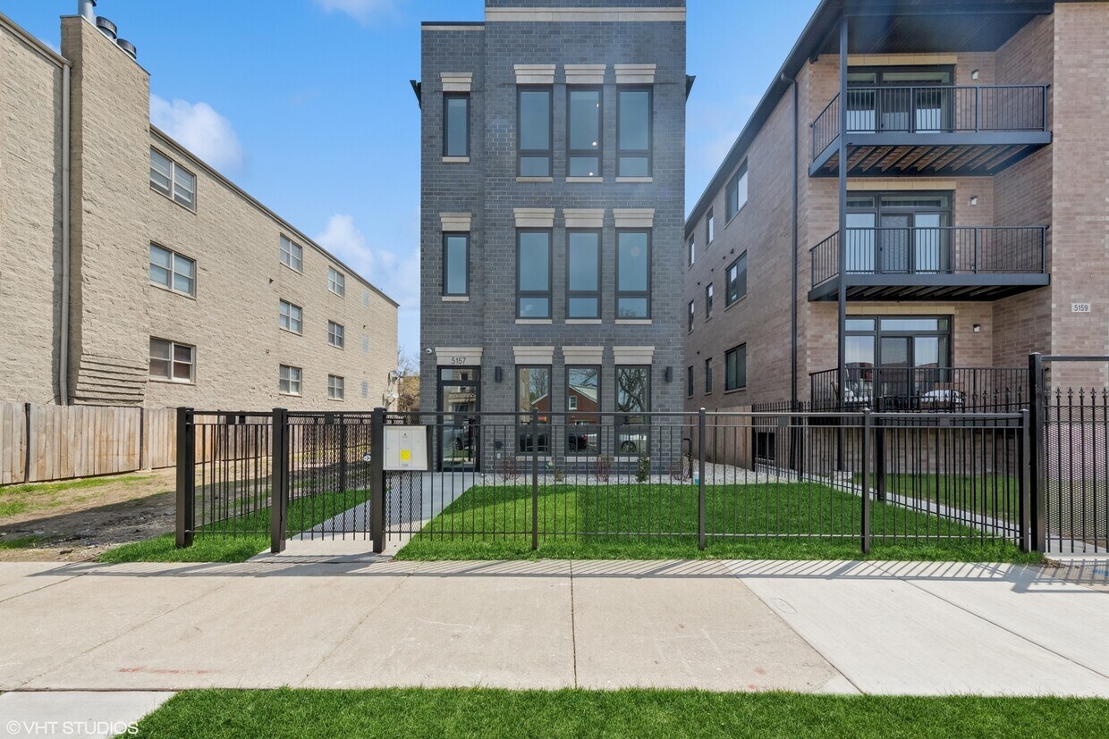 Foto principal - 5000 S Prairie Ave
