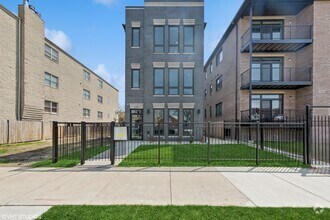Building Photo - 5000 S Prairie Ave
